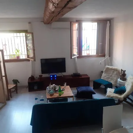Dans Grande Maison Entre Canal Du Midi Et Centre